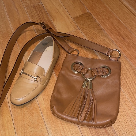 Michael Kors tan crossover bag with adjustable straps - Picture 5 of 12